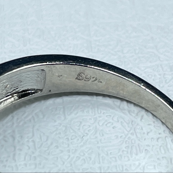 Beautiful Blue Sapphire White Diamond CZ Silver Plated Ring Band - Picture 9 of 10